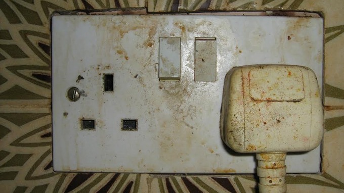 dirty sockets cause LED lights to flicker